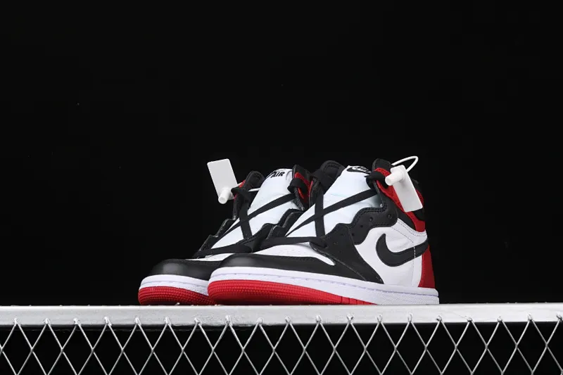 All categories Air Jordan Jordan series basketball shoes Air Jordan 1 High Air Jordan AJ1 Satin WMNS "Black Toe" AJ1 classic replica Joe 1 silk black toe CD0461-016